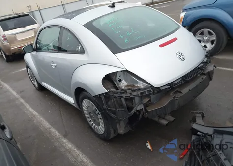 2015 Volkswagen Beetle 1.8T из США, поврежденный, VIN 3VWJ17AT2FM642581